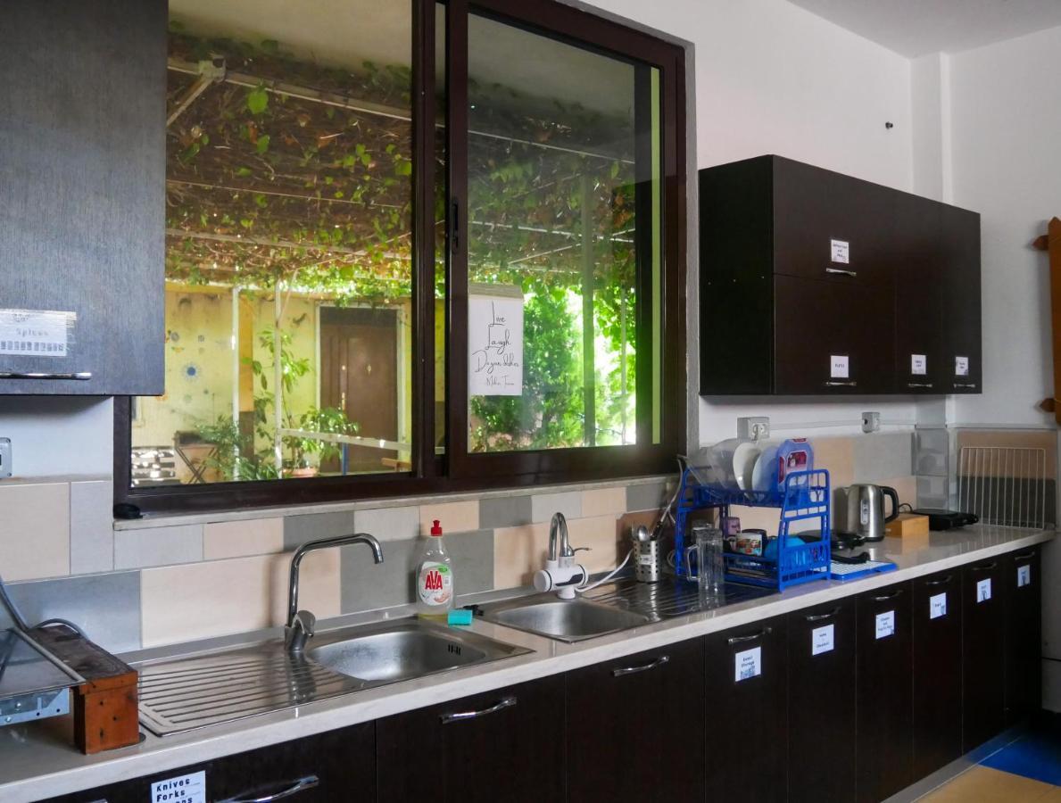 The Galley Party Hostel Shkodër エクステリア 写真